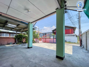 *****บ้านเดี่ยวมือสองย่านสมุทรปราการ ม.ซอยหลอดปิ้ง ประชาอุทิศ 90 เนื้อที่กว้างขวางถึง 67 ตร.ว. ฟังก์ชัน 4 ห้องนอน 2 ห้องน้ำ 2 ที่จอดรถ แถมฟรี! 5 เครื่องปรับอากาศ สภาพดี บนทำเลแห่งการเดินทาง เชื่อมต่อถ.ประชาอุทิศ-วัดคู่สร้าง, ถ.กาญจนาภิเษก